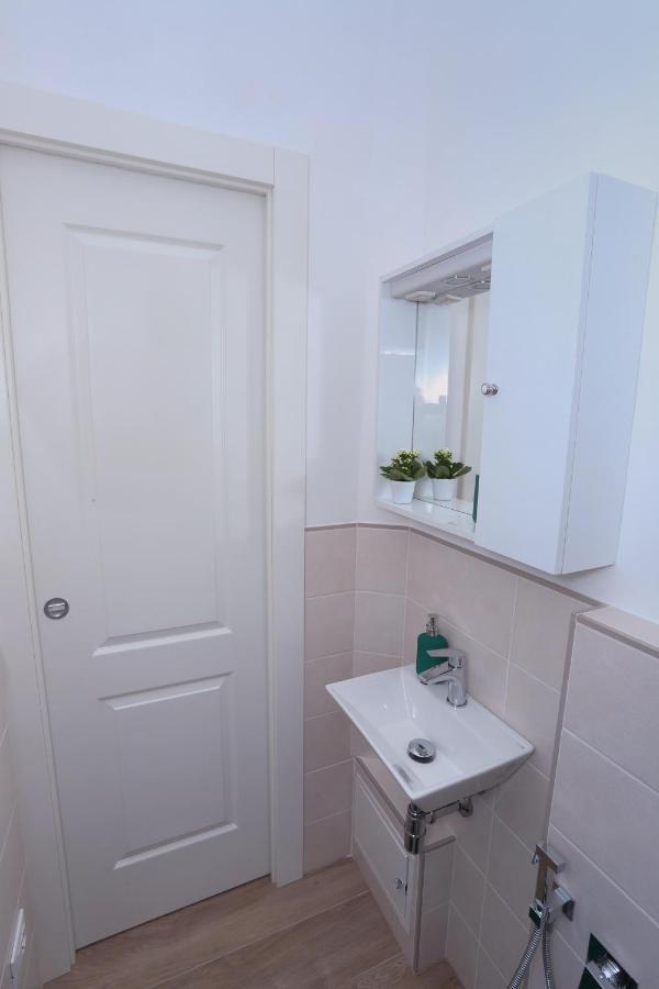 Large Double or Twin Room with Private Bathroom,937223341:JPEG